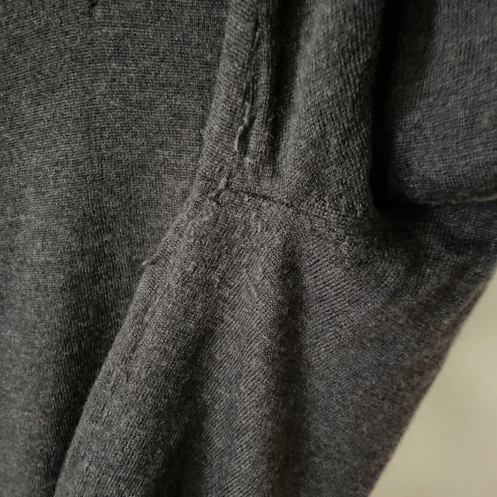 Gap 100% Merino Wool Sweater - Picture 2 of 4